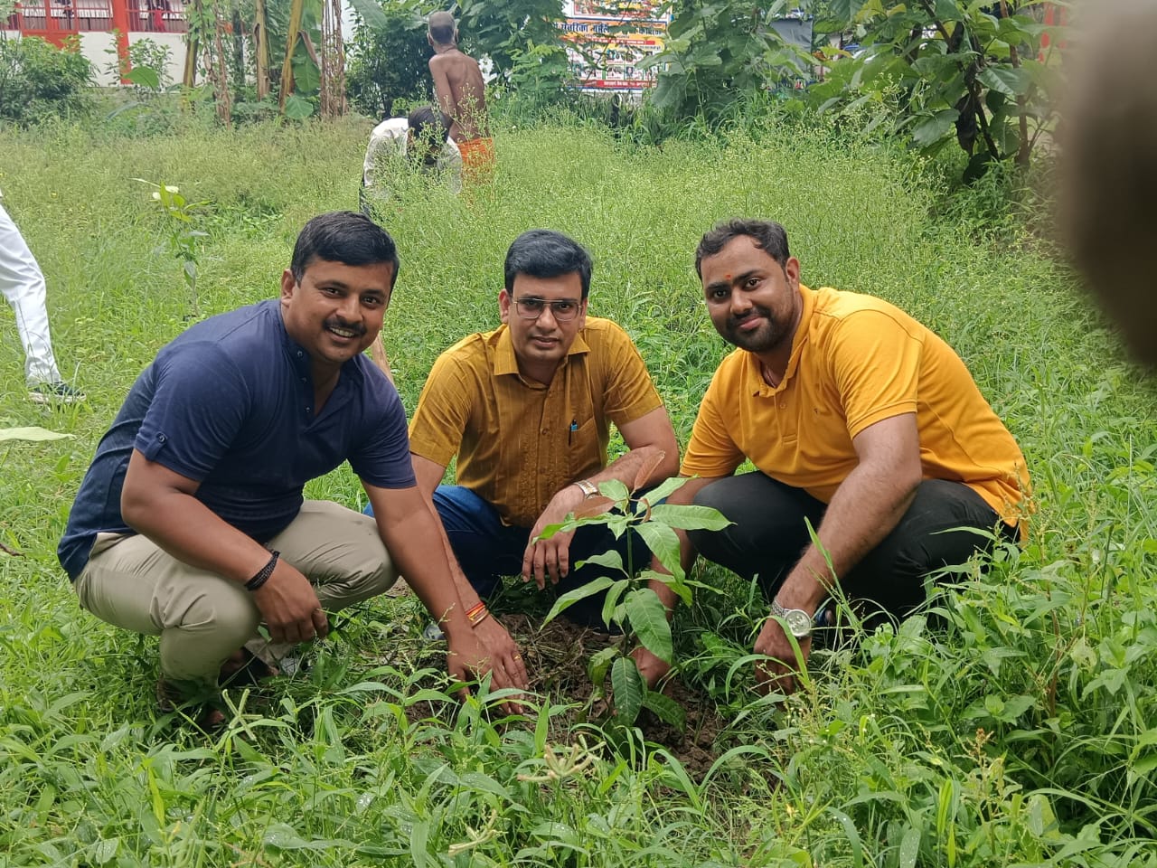 हरैया के पारिजात स्कूल में पौधारोपण एवं निःशुल्क स्वास्थ्य शिविर का हुआ आयोजन 