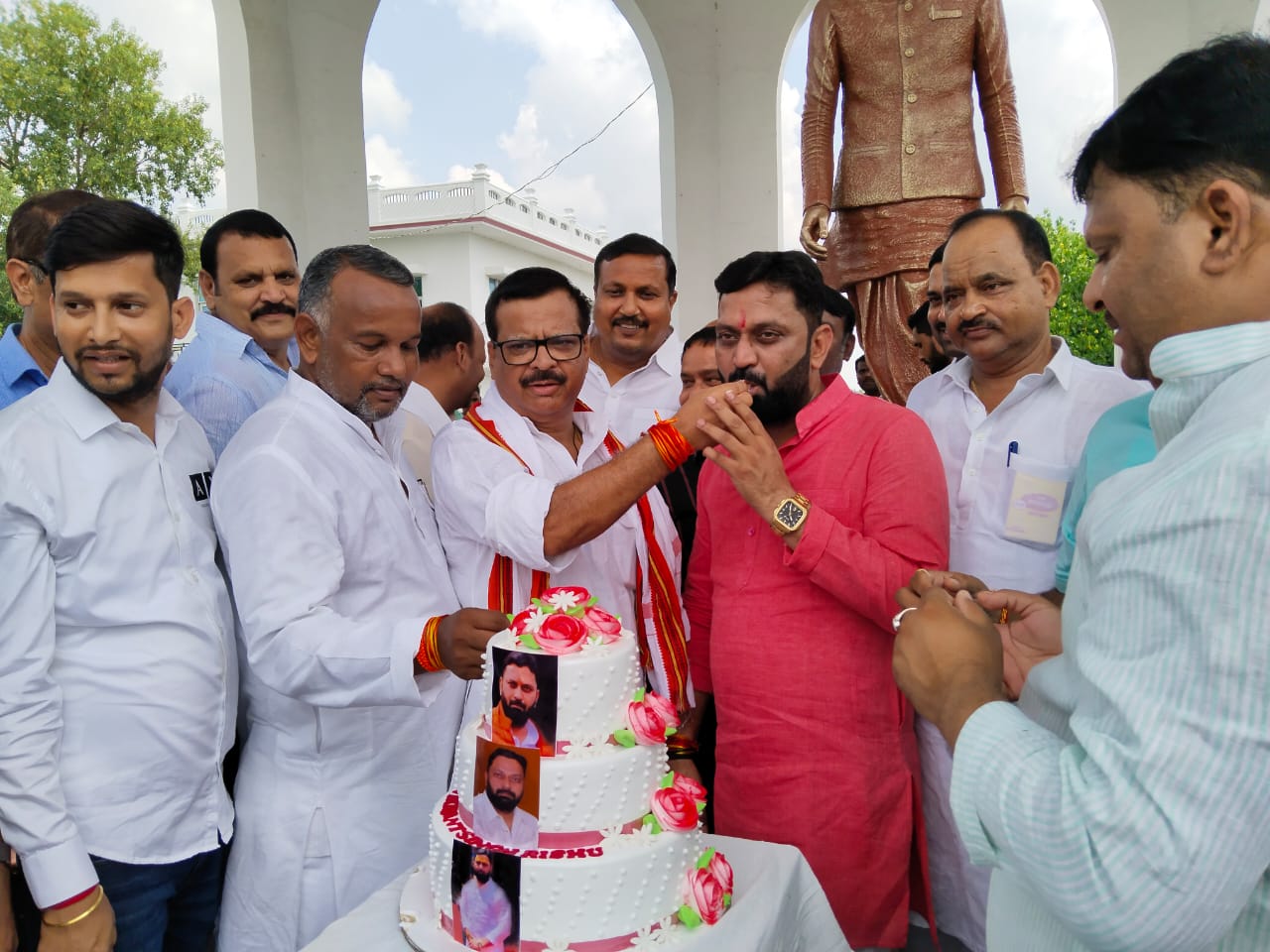   जहानागंज चंद्रशेखर स्मारक ट्रस्ट परिसर में एमएलसी विक्रांत सिंह रिशु ने पौधा रोपण कर मनाया 40 वां जन्मदिन
