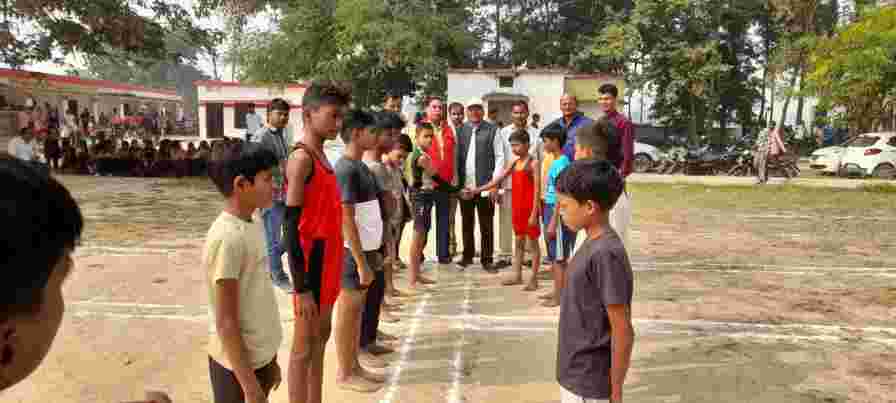   कोयलसा जूनियर हाईस्कूल में प्रथम द्वितीय तृतीय स्थान प्राप्त करने वाले छात्र छात्राओं को किया गया सम्मानित
