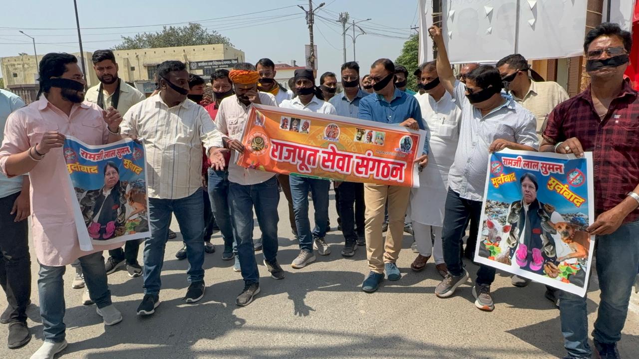 Azamgarh News: राज्य सभा सांसद रामजी लाल सुमन के बयान का आक्रोश बुधवार को आजमगढ़ में भी फूट पड़ा
